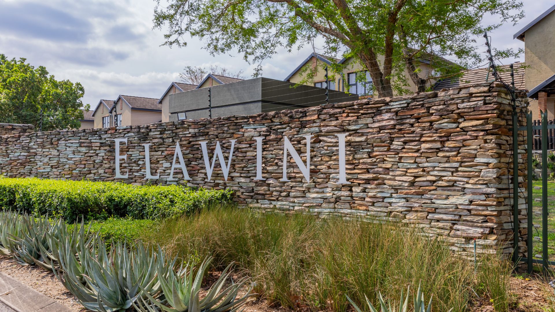 Elawini Estate Entrance (5)